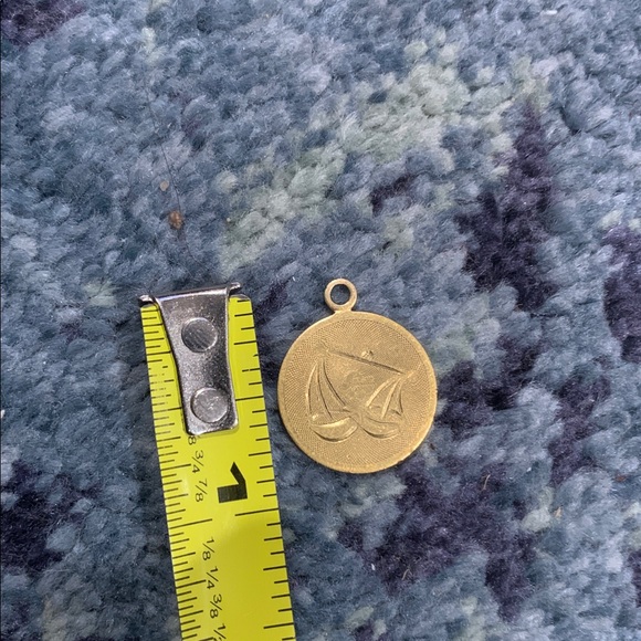 Vintage 12k gold filled round pendant charm w law scales motif - Picture 5 of 5